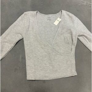 Grey aerie sweater size xs